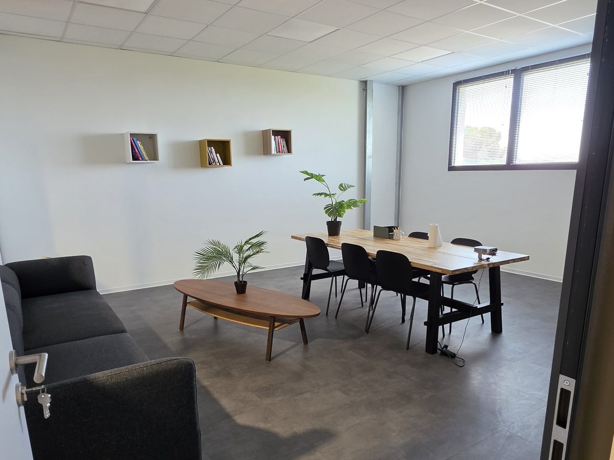 Salle de réunion aménagée pour la collaboration